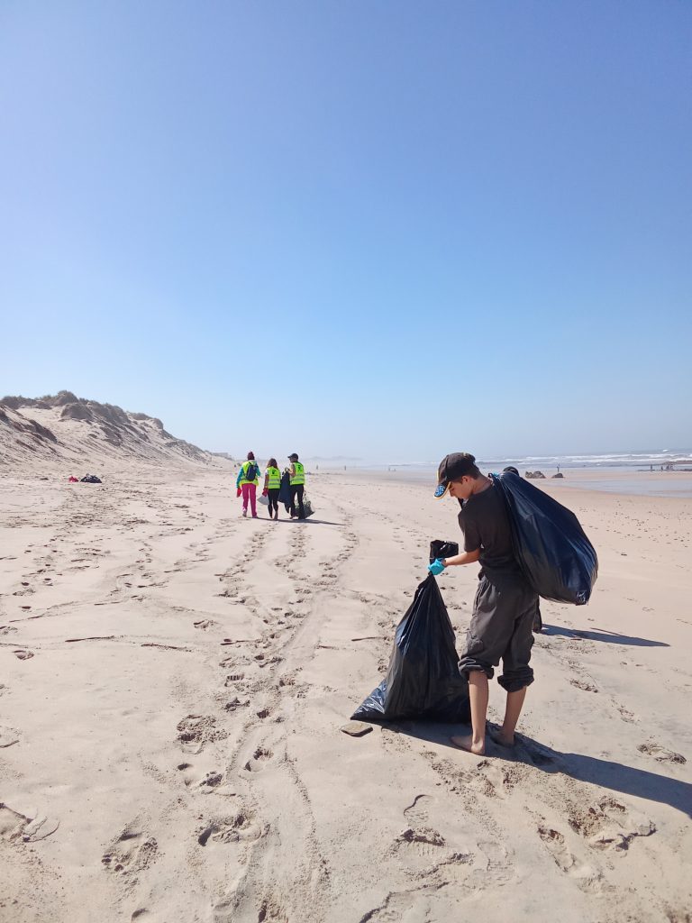 Global Action Day  na Praia da Ramalha, Apúlia, Portugal