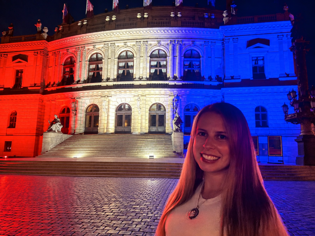 🌍 Professora de Informática do AE Celeirós participa em formação Erasmus+ sobre Inteligência Artificial em Praga